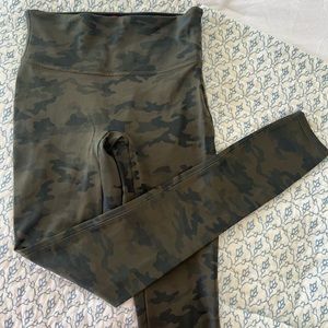 Spanx Camo Faux Leather Leggings. Sz S. Great condition.